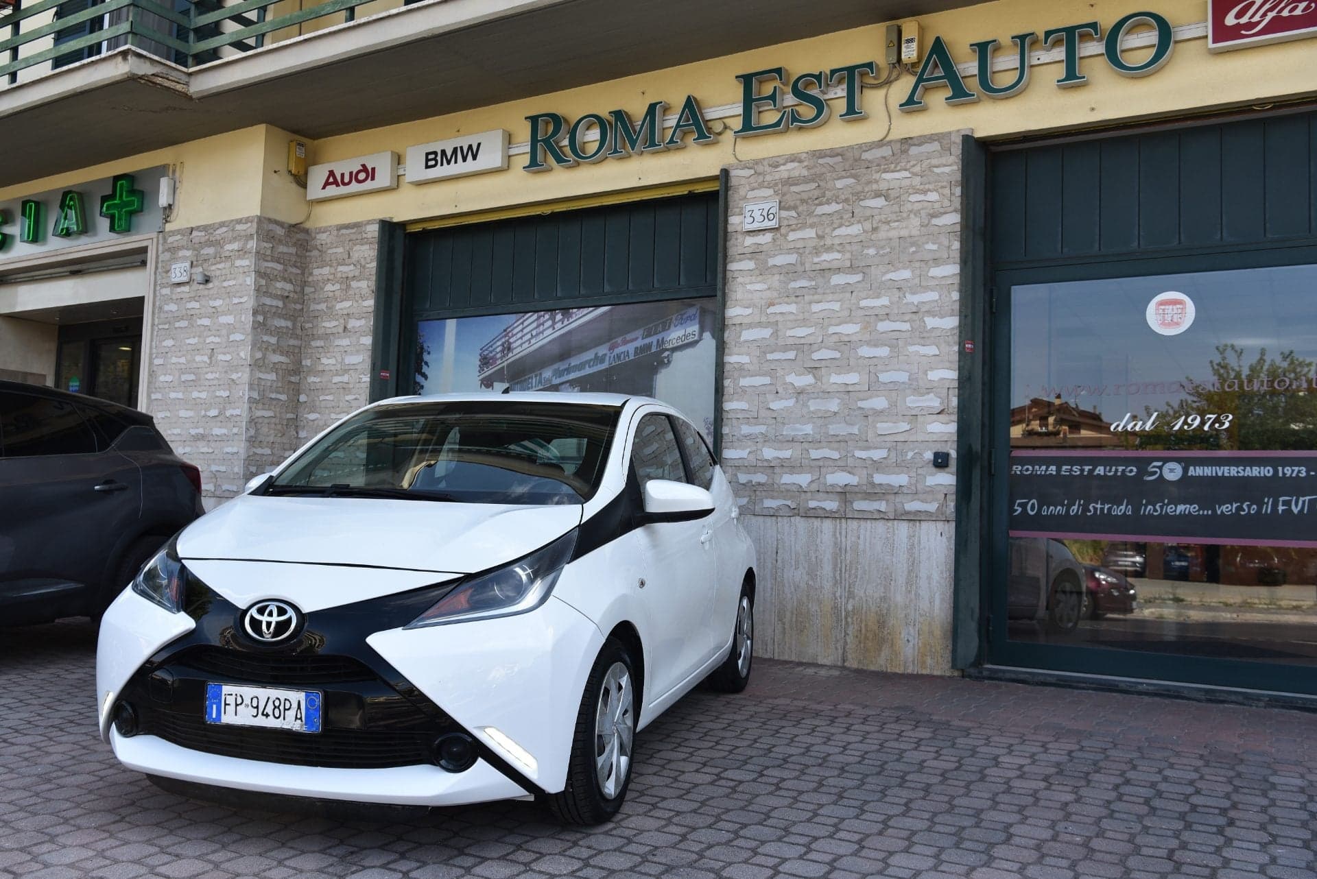 Toyota Aygo Aygo 1.0 x-play m-mt 51 Kw 69 cv 2018 75.000 km — Roma Est Auto
