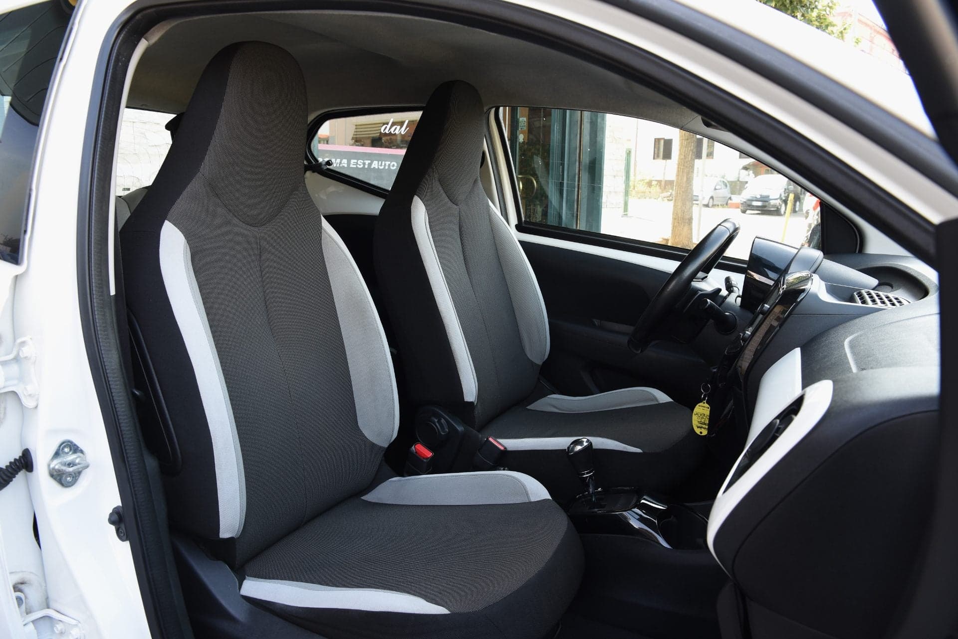 Toyota Aygo Aygo 1.0 x-play m-mt 51 Kw 69 cv · miniatura foto 10